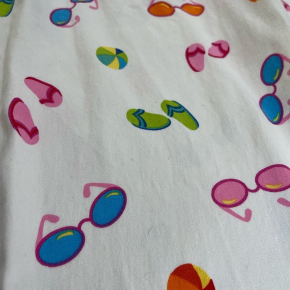 Briggs vtg sunglasses and flip flop white capris. Fits sz14 . No stains, odors. - Picture 7 of 7